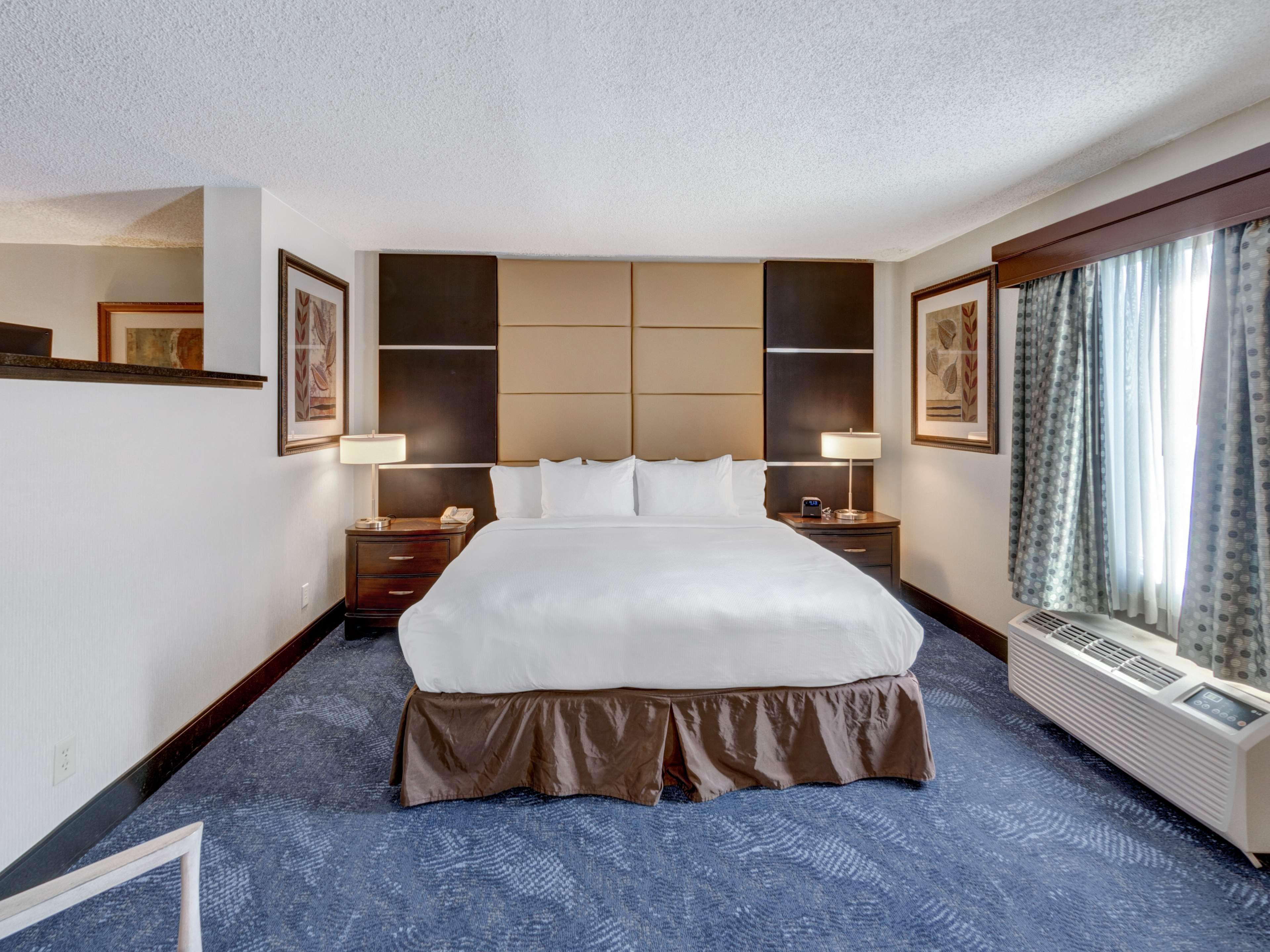 Doubletree By Hilton Wichita Airport Hotel Eksteriør billede