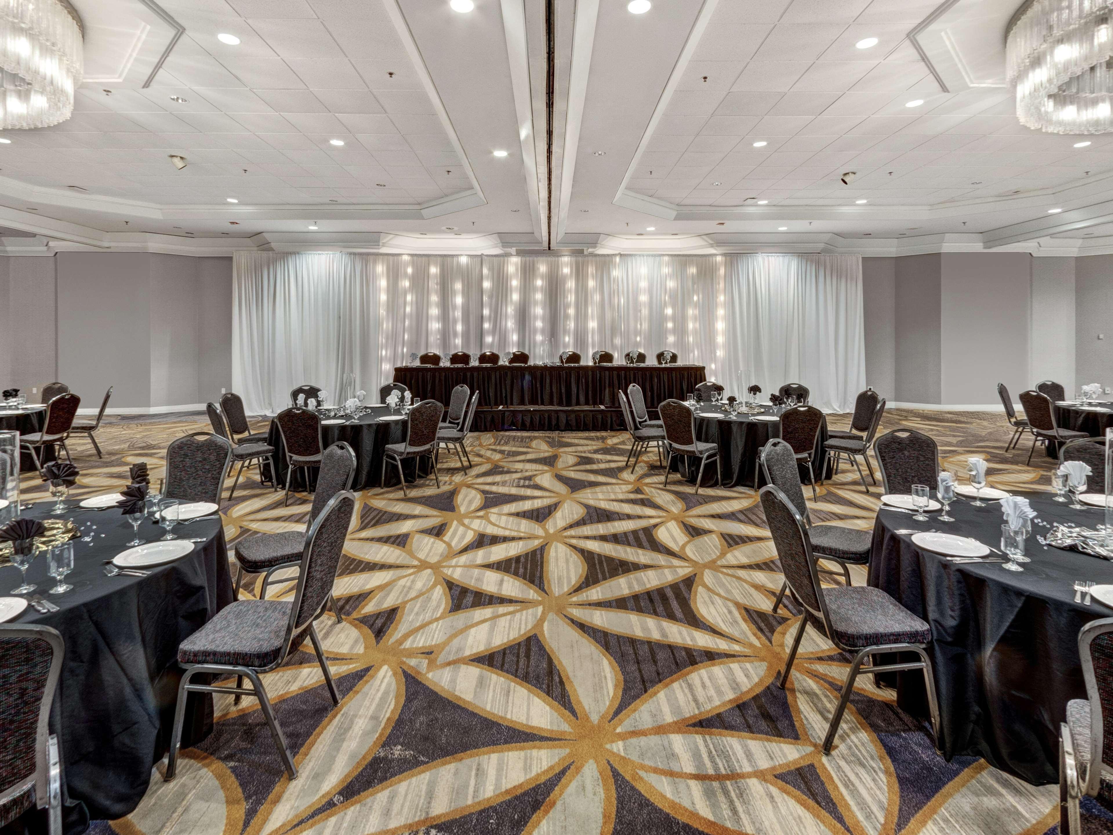 Doubletree By Hilton Wichita Airport Hotel Eksteriør billede