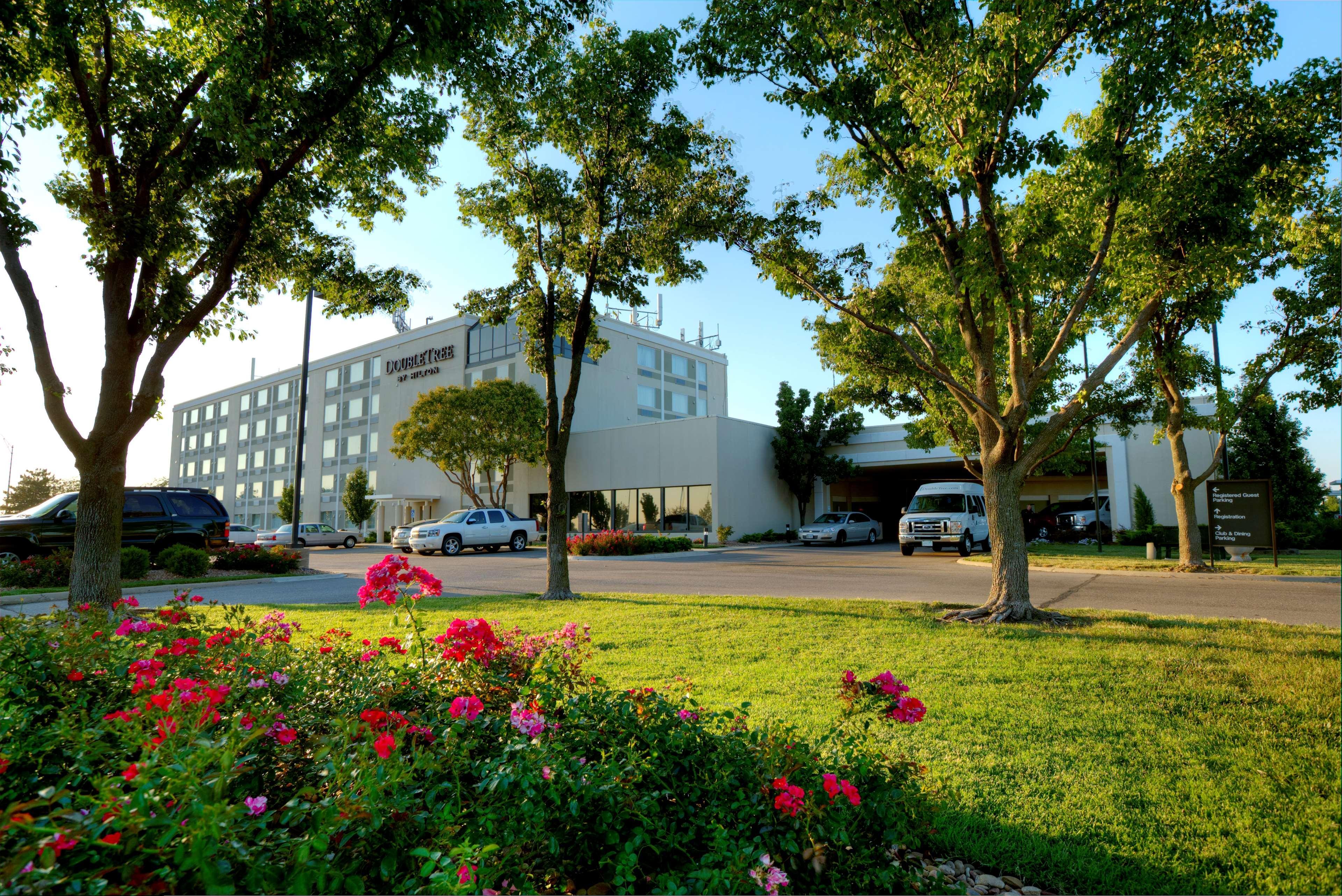 Doubletree By Hilton Wichita Airport Hotel Eksteriør billede