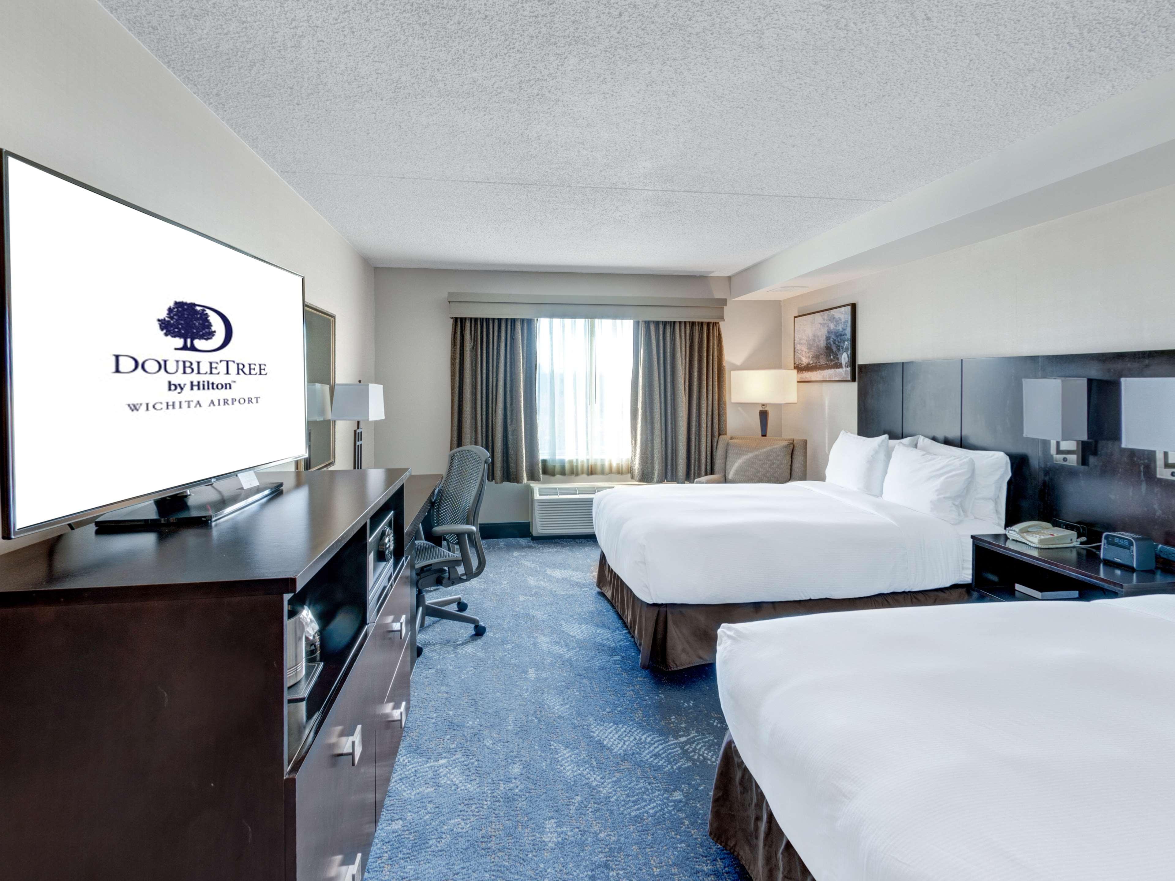 Doubletree By Hilton Wichita Airport Hotel Eksteriør billede