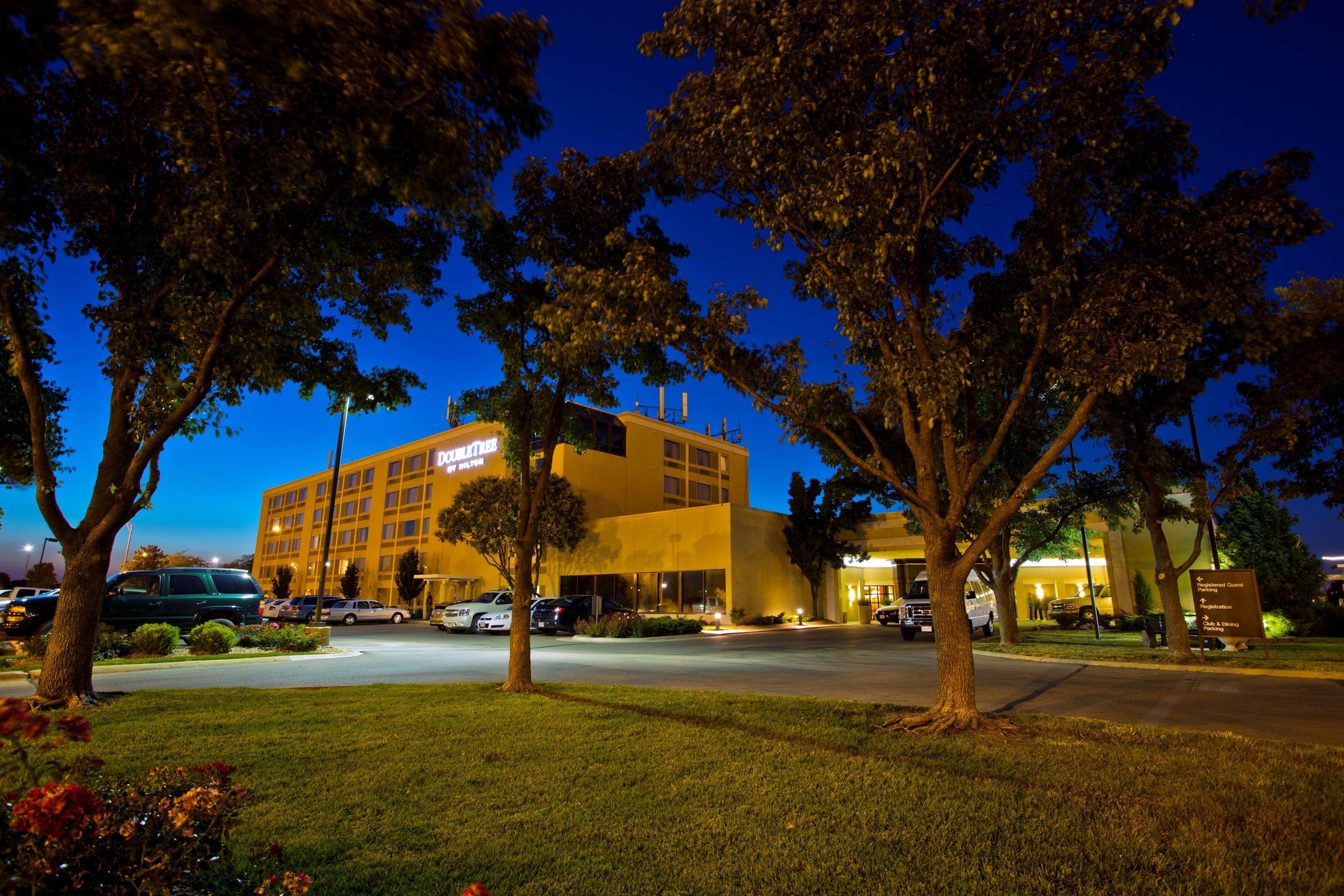 Doubletree By Hilton Wichita Airport Hotel Eksteriør billede