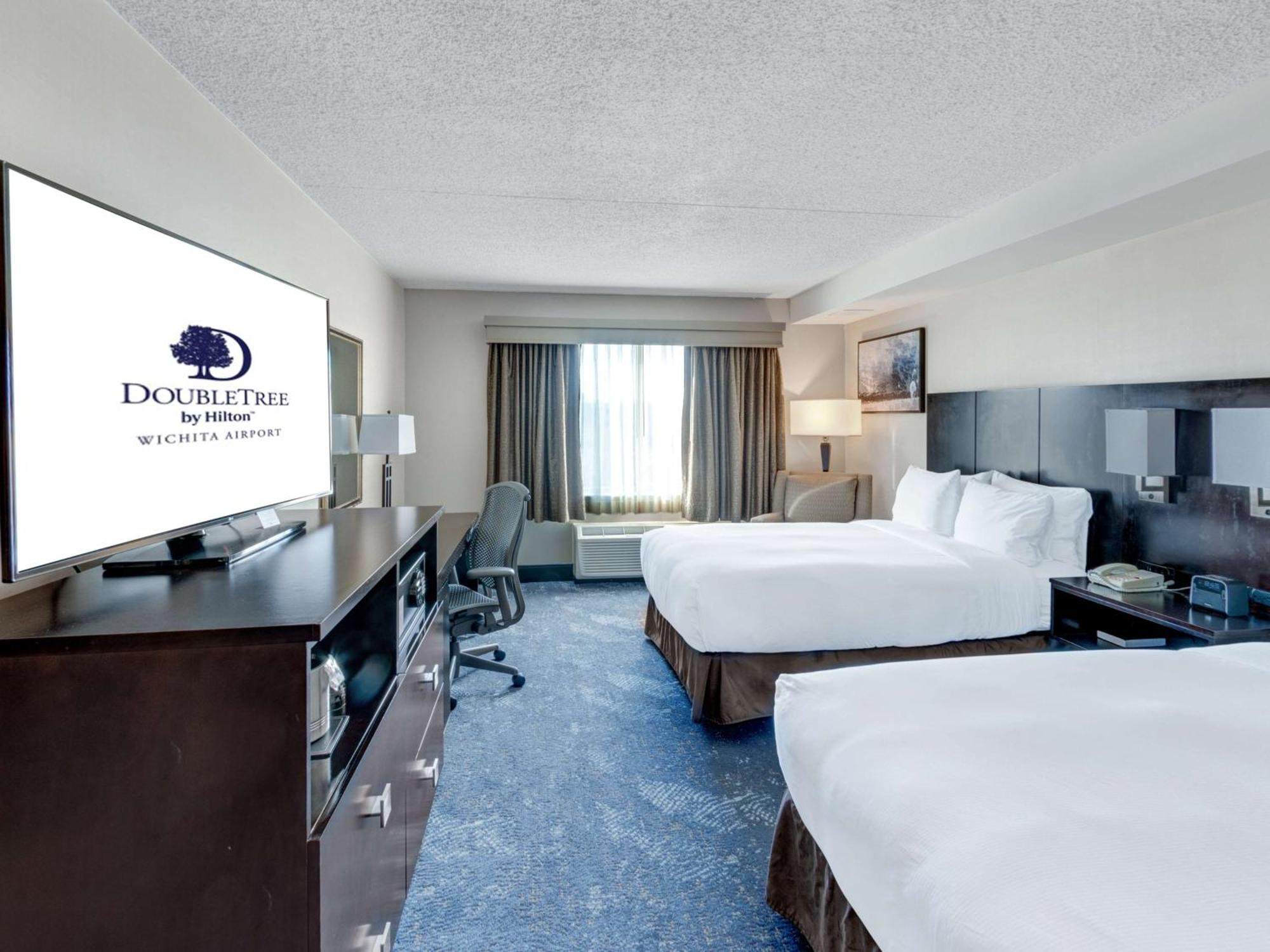 Doubletree By Hilton Wichita Airport Hotel Eksteriør billede