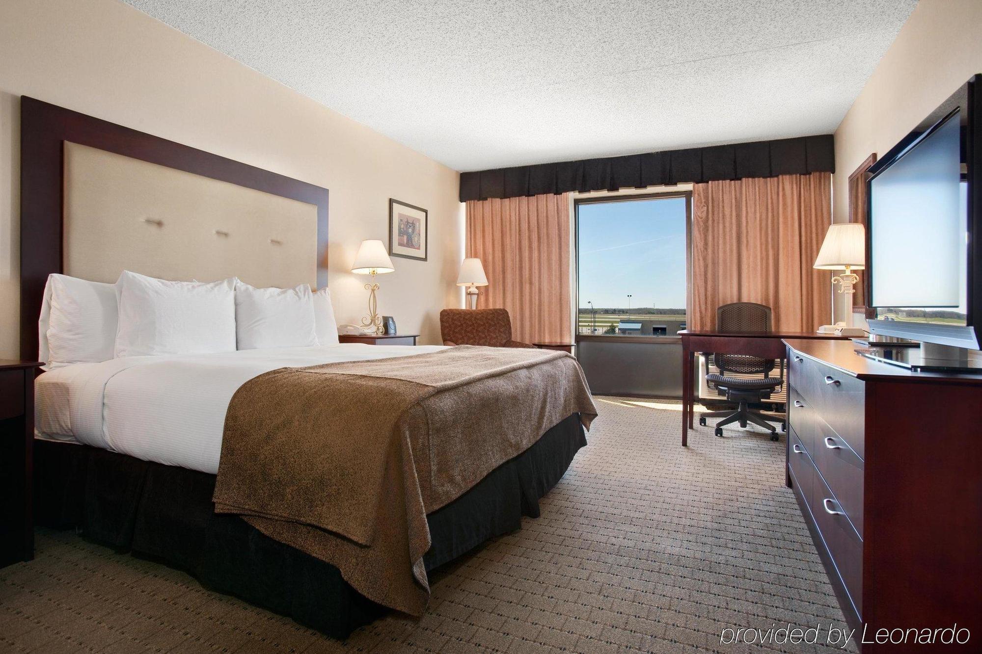 Doubletree By Hilton Wichita Airport Hotel Værelse billede