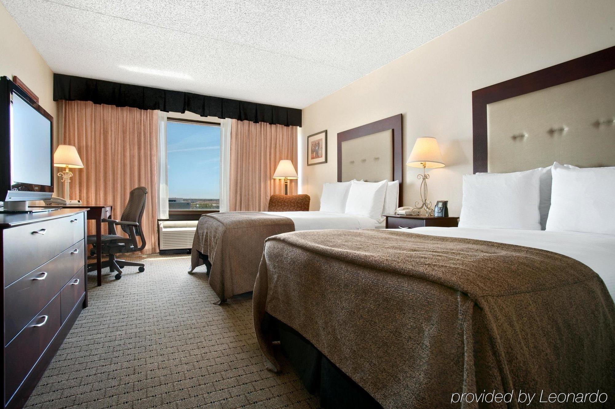 Doubletree By Hilton Wichita Airport Hotel Værelse billede