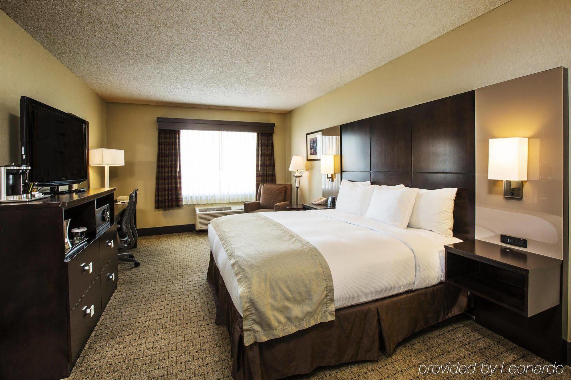 Doubletree By Hilton Wichita Airport Hotel Eksteriør billede