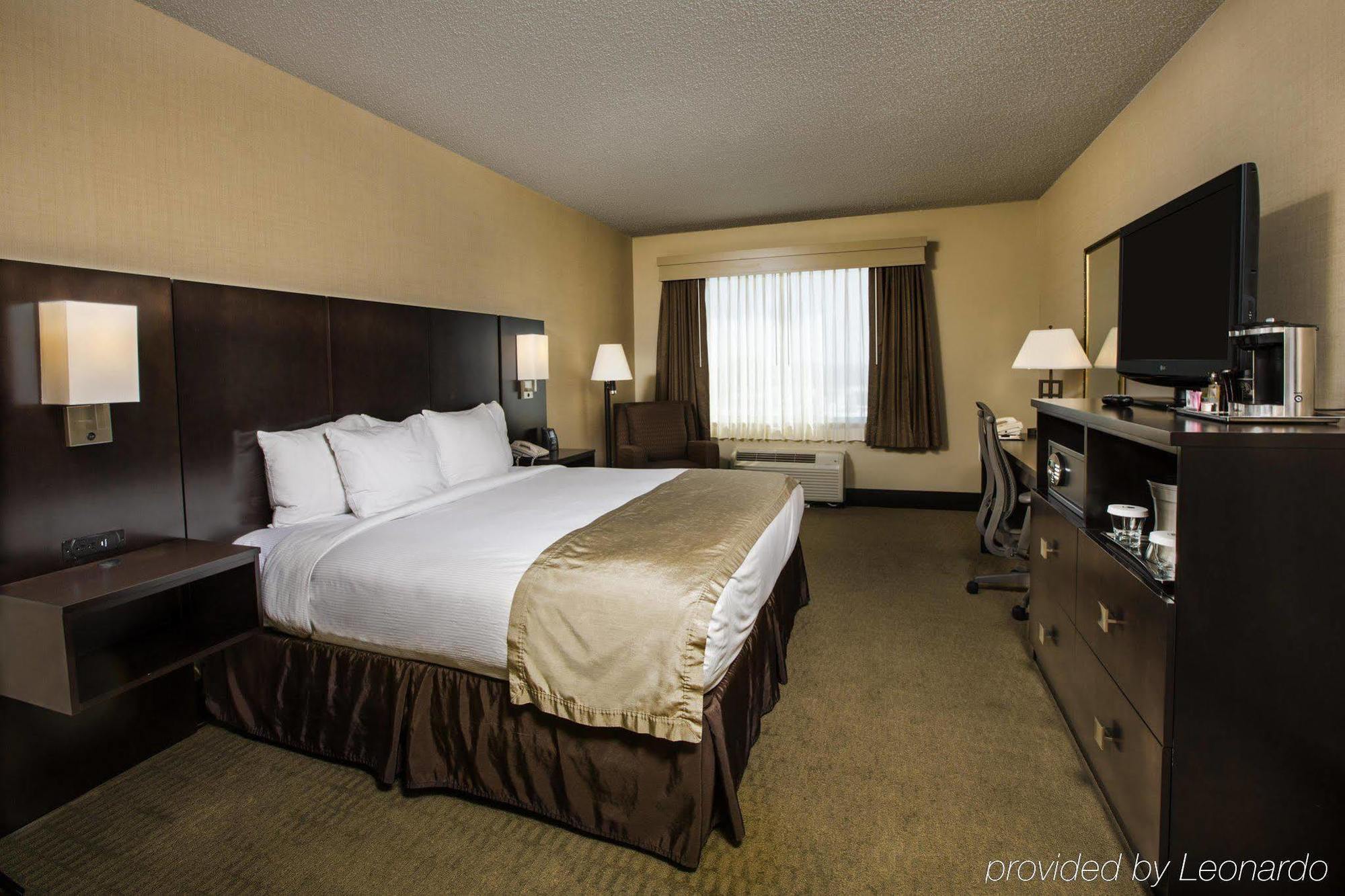 Doubletree By Hilton Wichita Airport Hotel Eksteriør billede