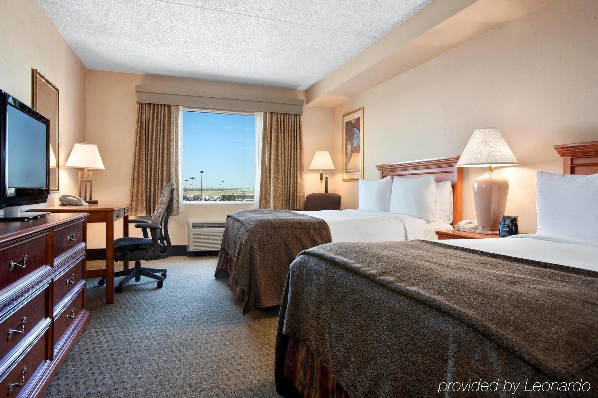 Doubletree By Hilton Wichita Airport Hotel Eksteriør billede
