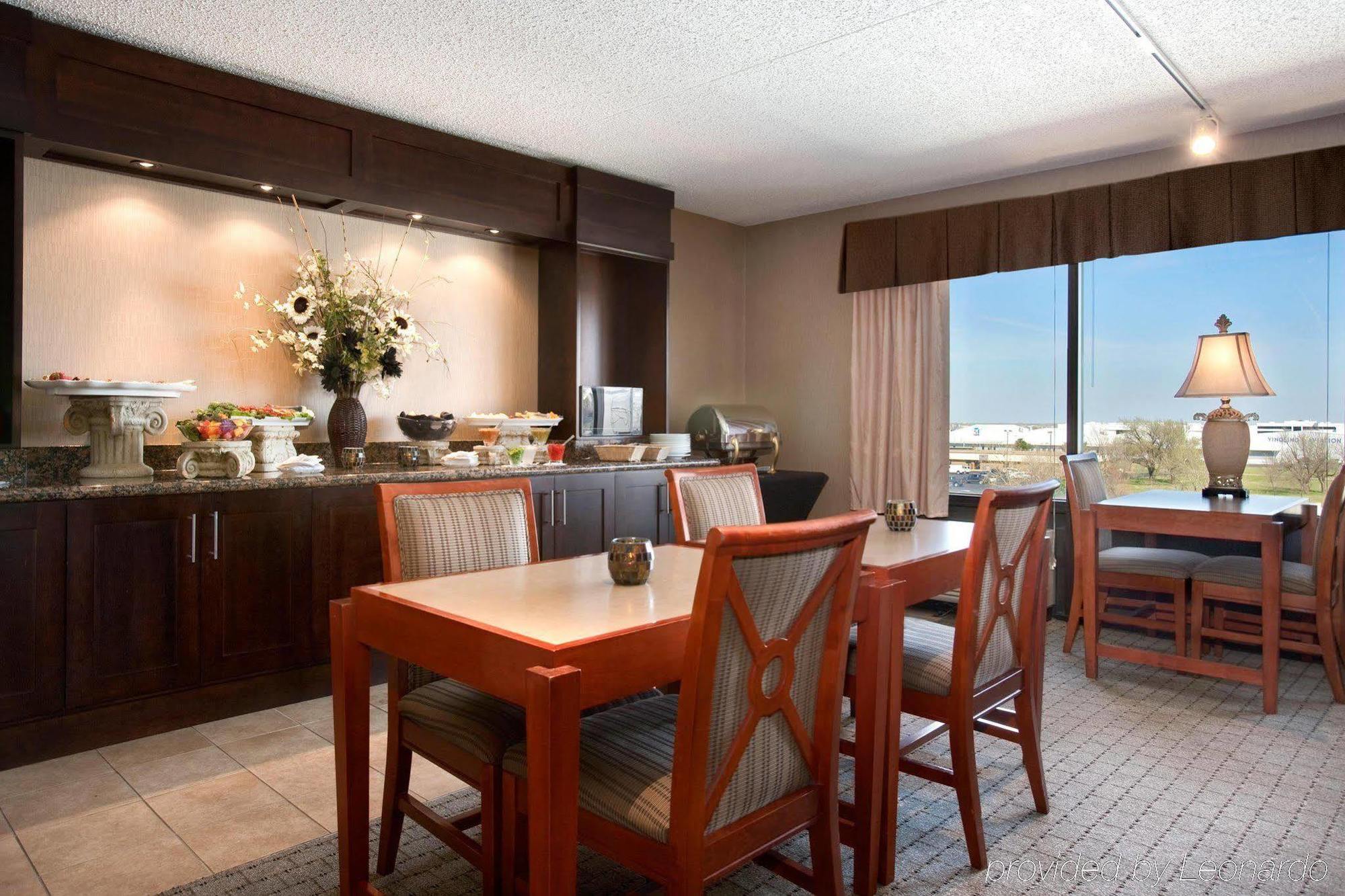 Doubletree By Hilton Wichita Airport Hotel Restaurant billede