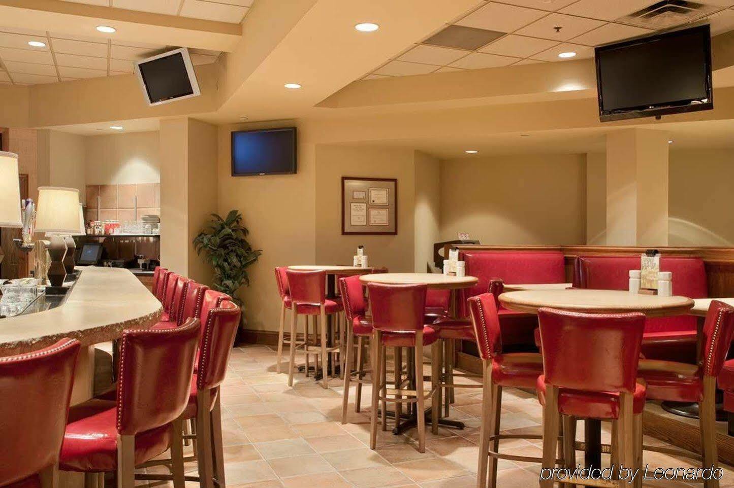 Doubletree By Hilton Wichita Airport Hotel Eksteriør billede
