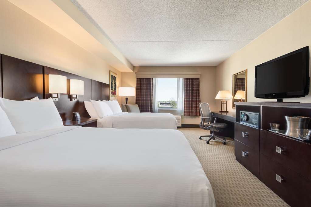 Doubletree By Hilton Wichita Airport Hotel Værelse billede